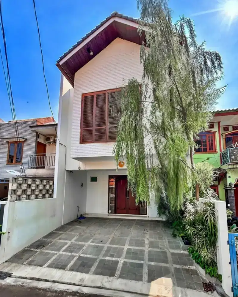 Rumah mewah dalam komplek besar Cilandak termurah