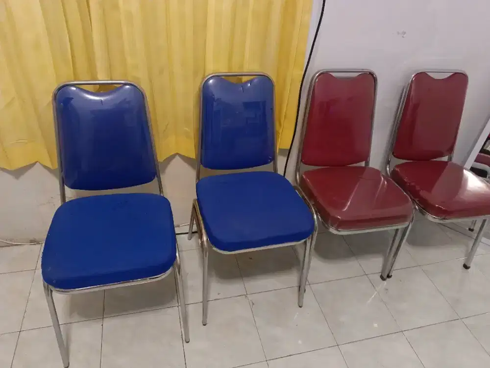 Kursi Bekas Kantor Futura Warna Merah