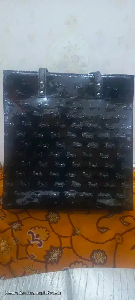 Tas Harrods Black Patent PVC Logo Timbul (Original)