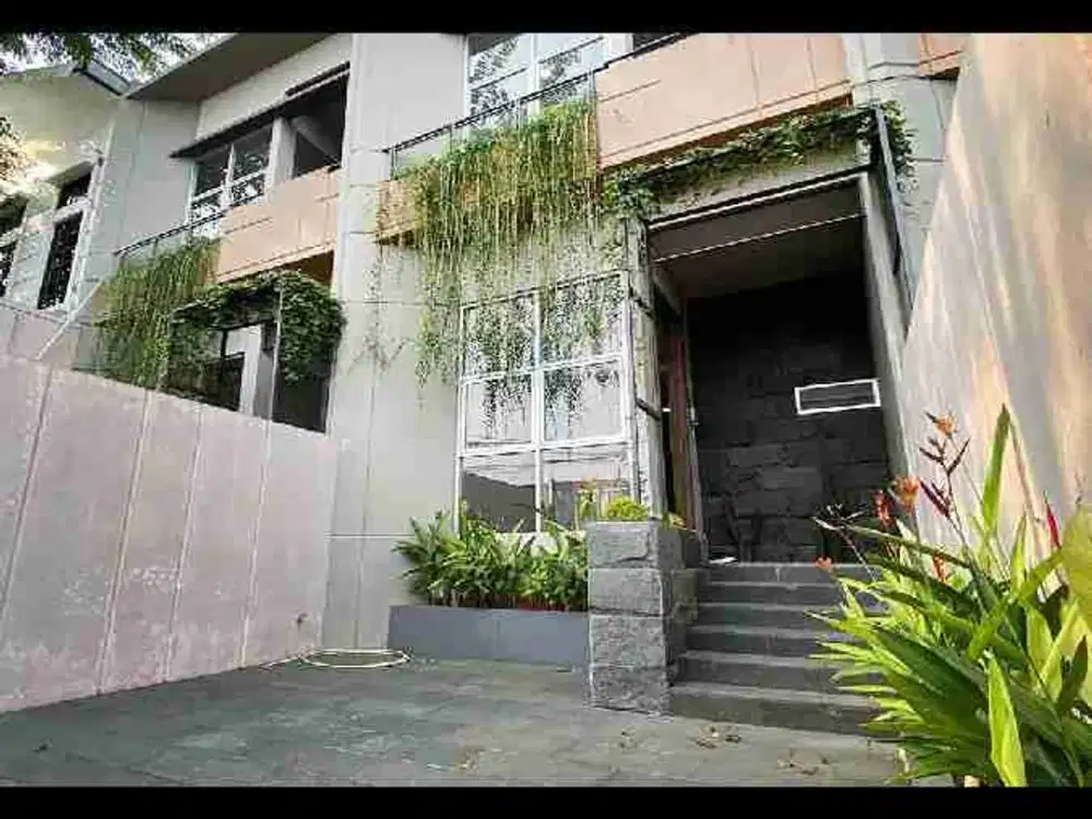 Dijual Rumah 2 Lt 5 x 25 m2 di Meruya Utara Lt 125 m2 lb 190 m2 ada 3+1 kt 3+1 km unfurnished Shm hadap Barat Daya.