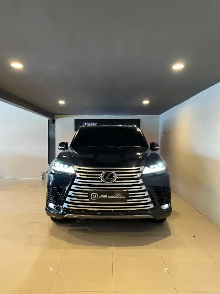 LEXUS LX 700h VIP (4-Seater)
