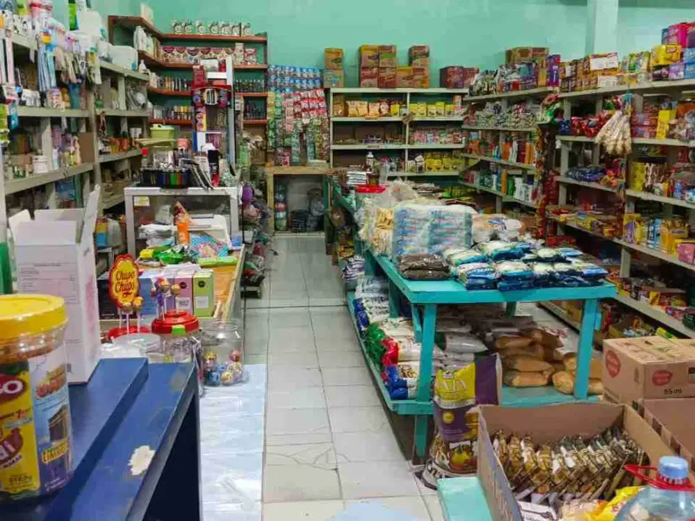 Rumah toko dan swalayan Arjowinangun Malang