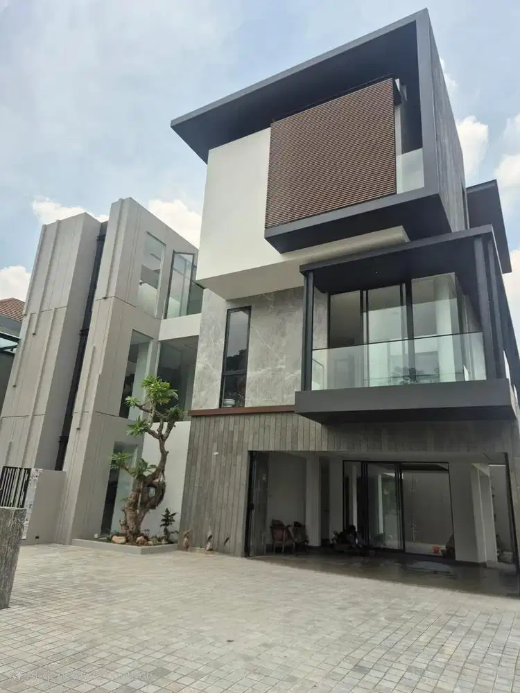 Rumah Mewah Dekat Universitas Ciputra