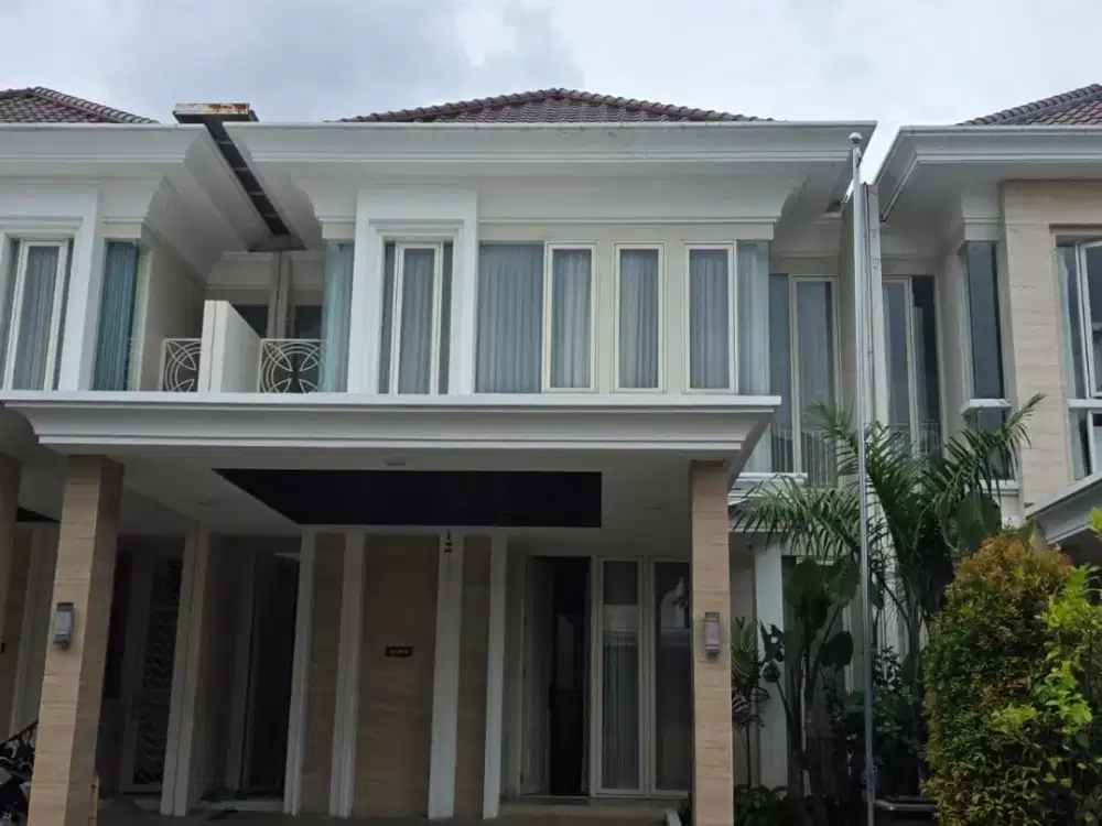 Rumah 2 Lantai, Bagus dan Siap Huni di Pakuwon Indah, SBY
