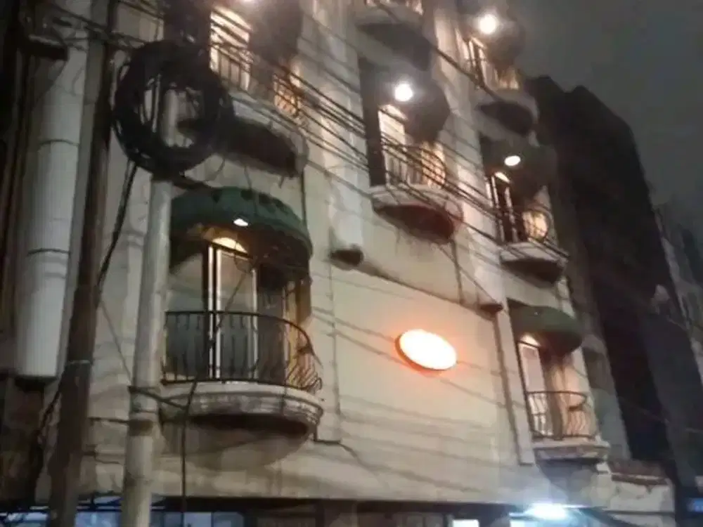 dijual hotel 50%bawah njop Tamansari Jakarta Barat