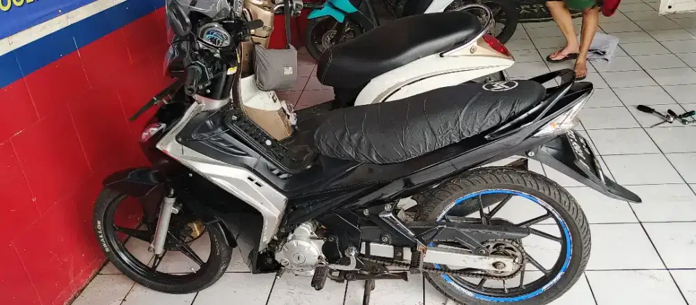 Yamaha Jupiter MX old 135cc Hitam