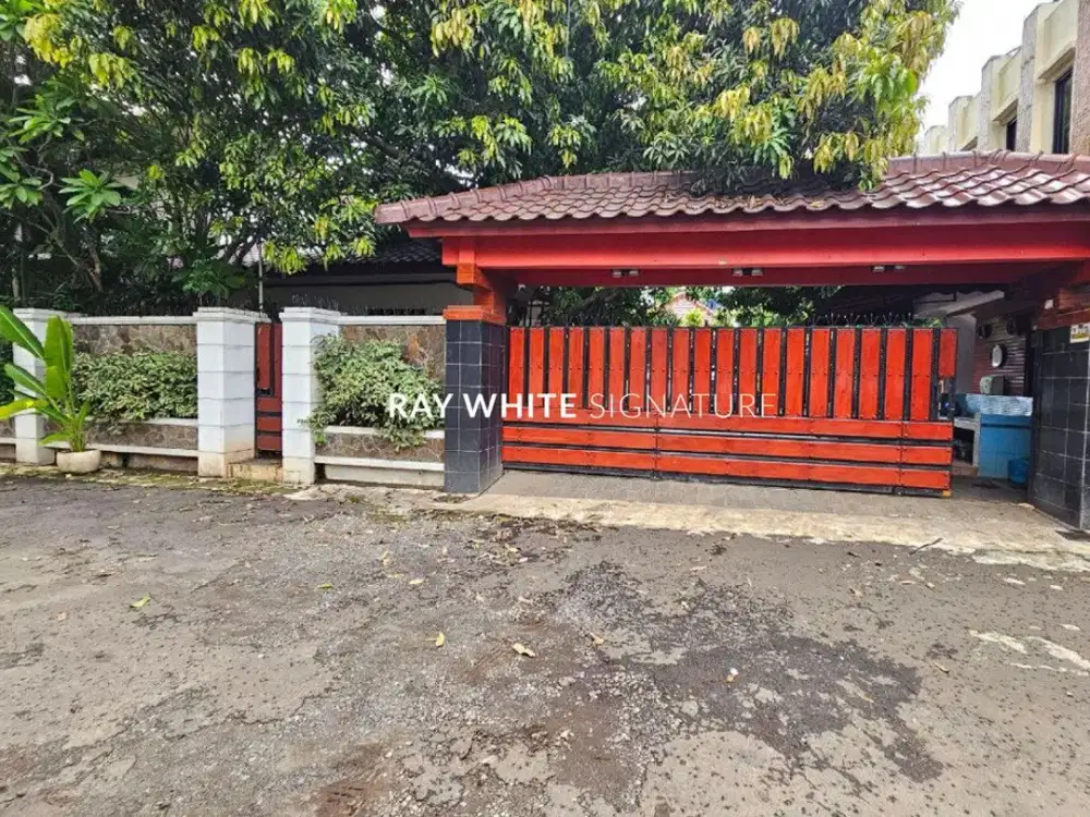 Rumah Layak Huni Cocok Untuk Town House di Jalan Anggrek Dekat Ragunan