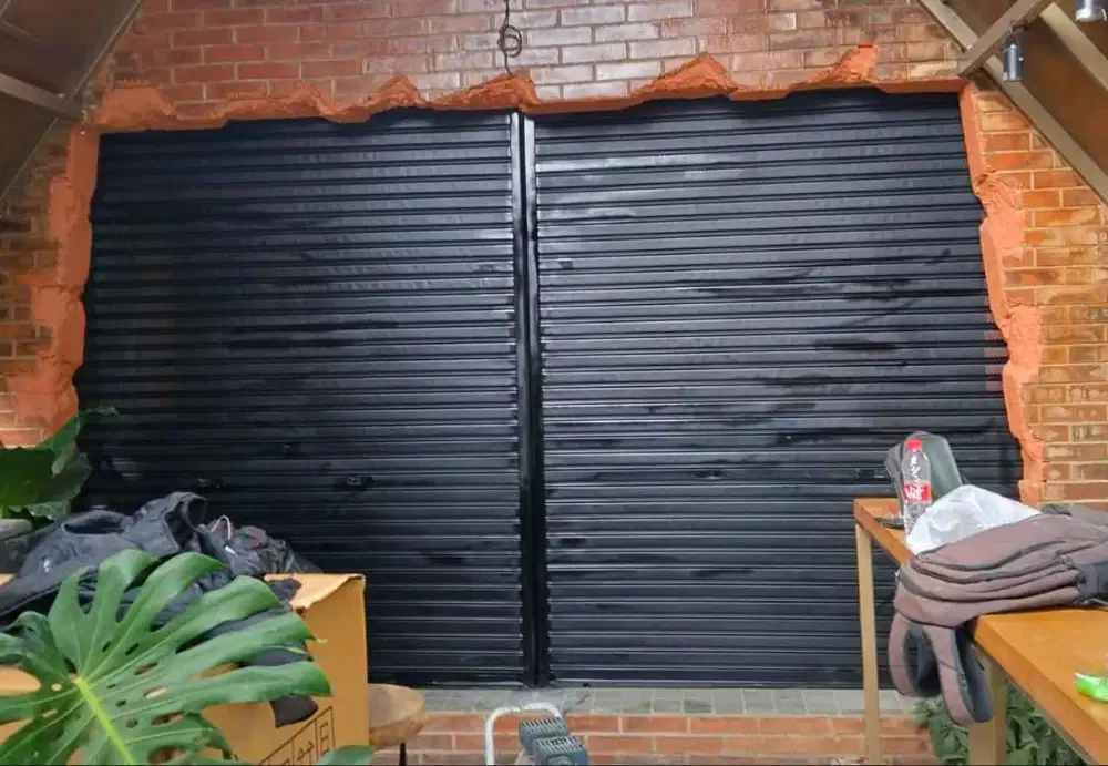 Mandiri Teknik jual Folding Gate, Rolling Door, Pintu Garasi Henderson