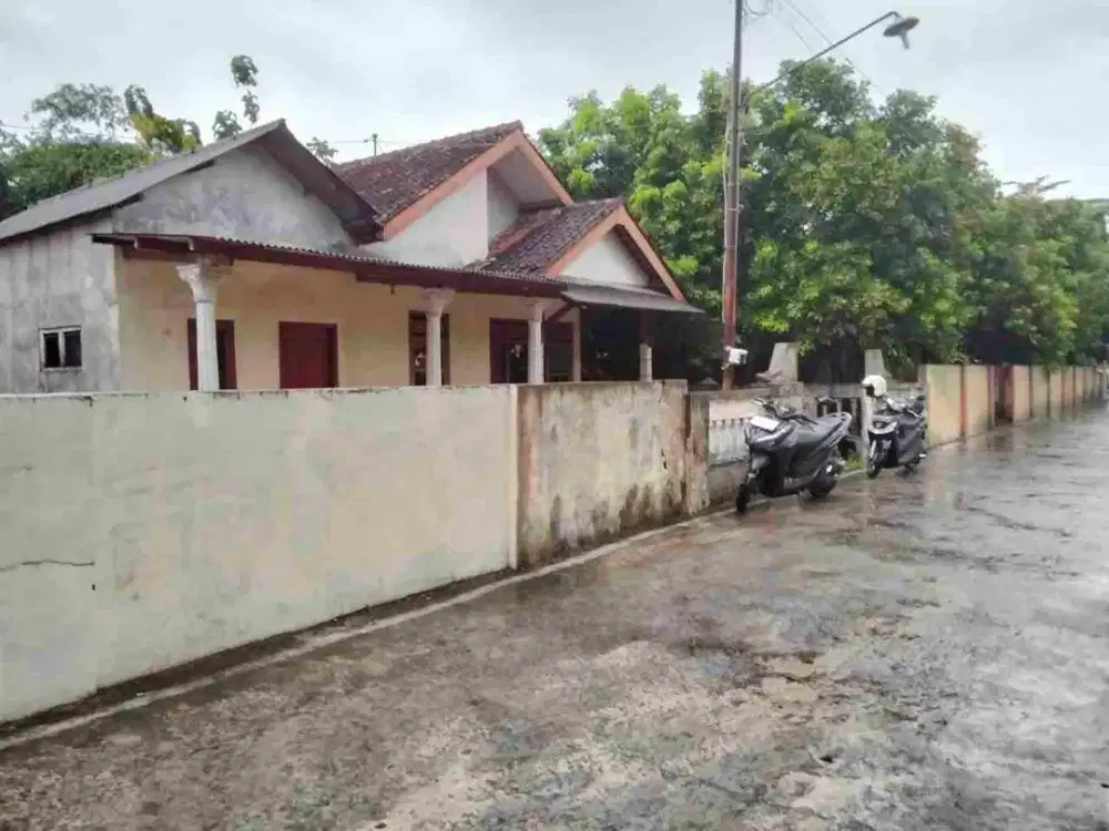 Tanah 250m² Bonus Bangunan di Colomadu