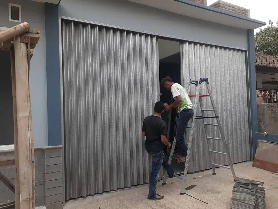 terima pasang baru Rolling Door pintu Henderson folding gate harmonika