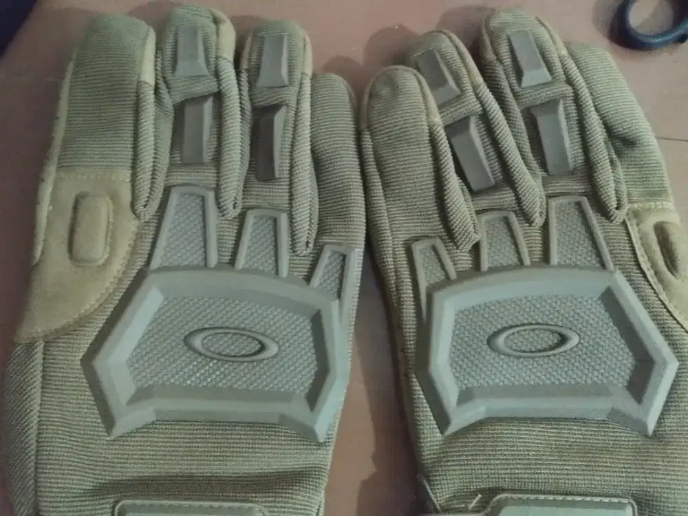 Uniqlo sarung tangan. Tag oakley