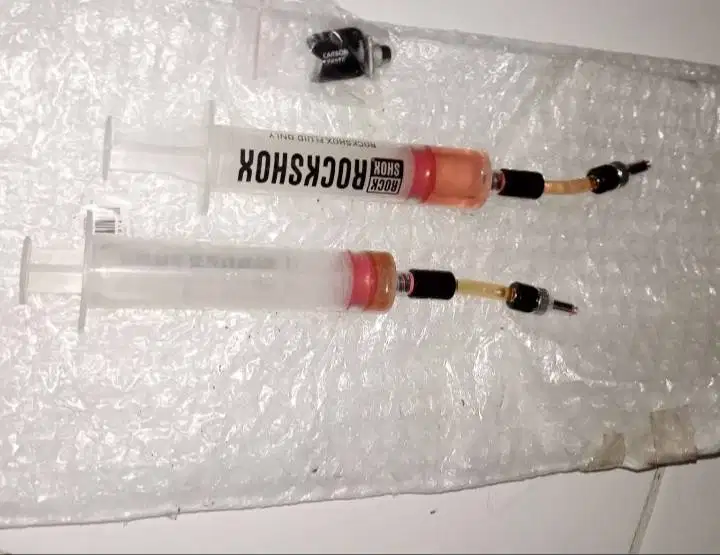 alat bleeding fork dan rearshock rockshok