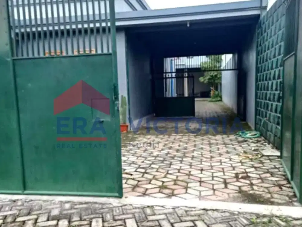 Rumah Jual di Turus Gampengrejo Kab Kediri Terdapat 2 Bangunan Depan Rumah Induk Belakang Kamar 2 Lantai