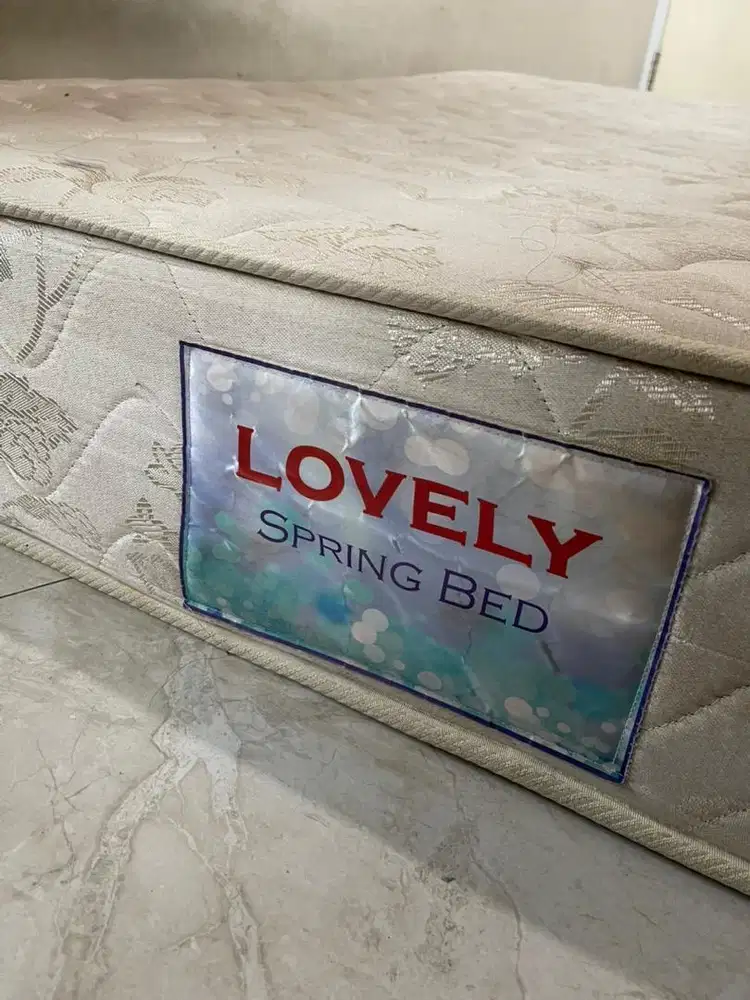 Lovely springbed 160x200 queen bed (2 dewasa , 1-2 anak)