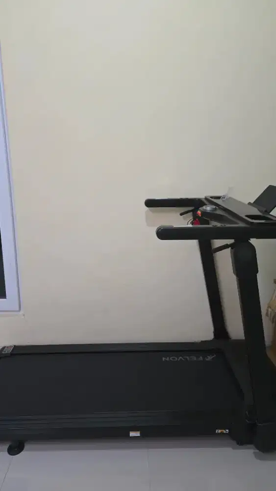 *100% LIKE A NEW* TREADMIL FOLDABLE FELVON F1 AUTO INCLINE