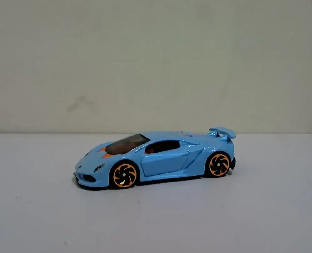 Diecast hotwheels lambo sesto