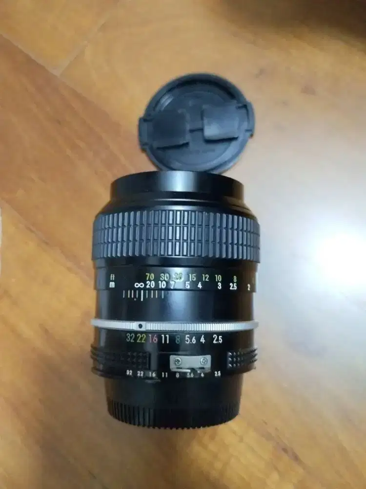 Nikon AI Nikkor 105mm f2.5 Lens
Camera Kamera