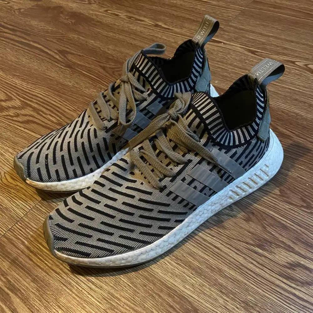 sepatu adidas nmd r2 second original like new