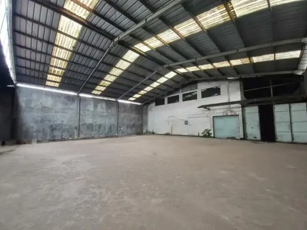 Dijual Gudang di Moh Toha Luas 3 Lantai Ada Area Parkir