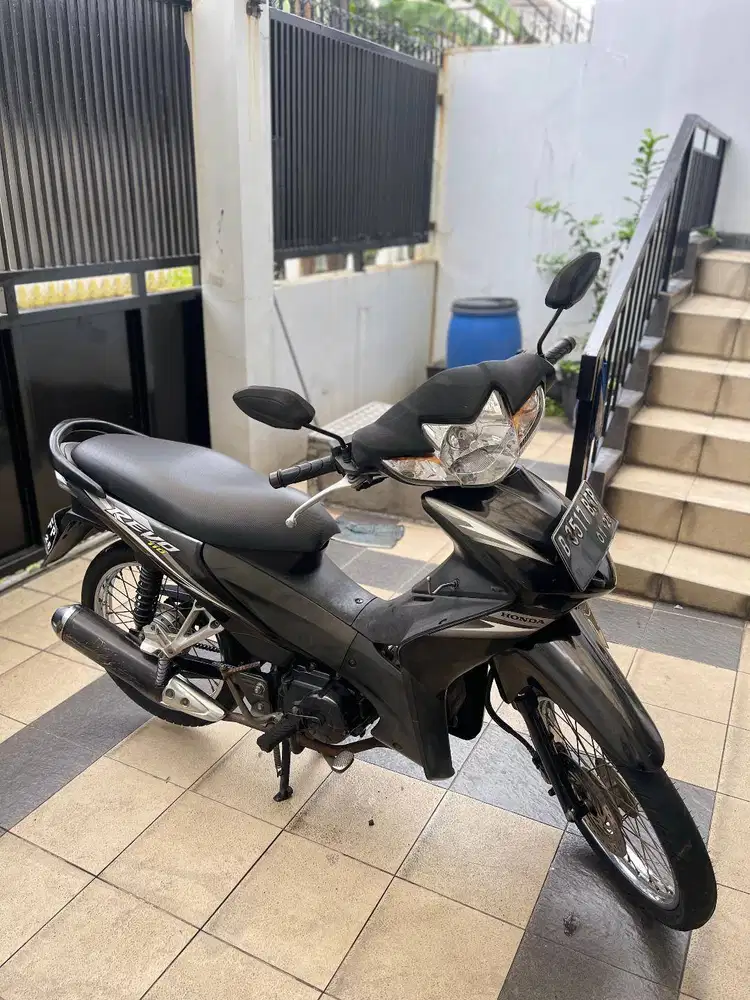 Honda Revo th 2010 - Hitam - First Owner - Surat Lengkap - Mesin prima