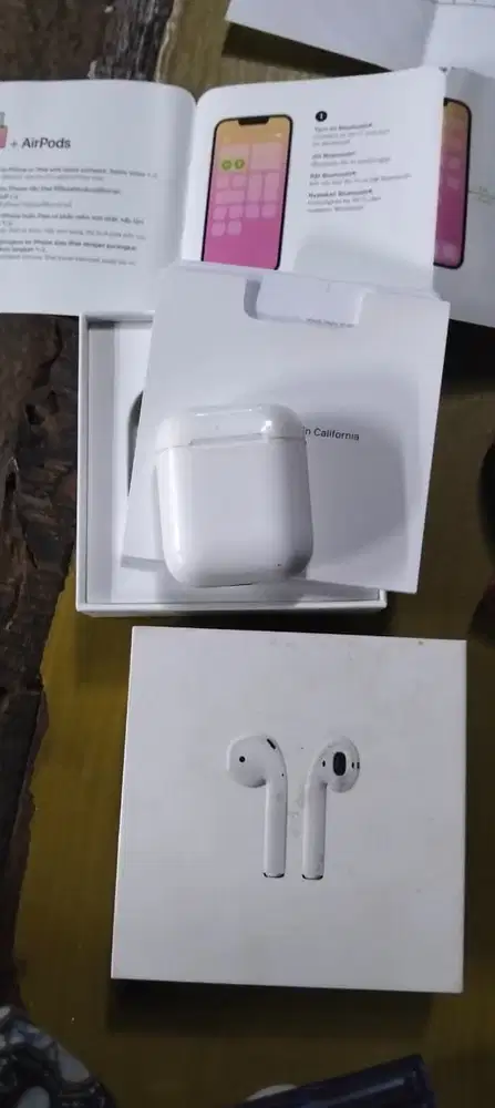 Apple AirPods 2 Original Fullset – Kondisi Mulus, Siap Pakai