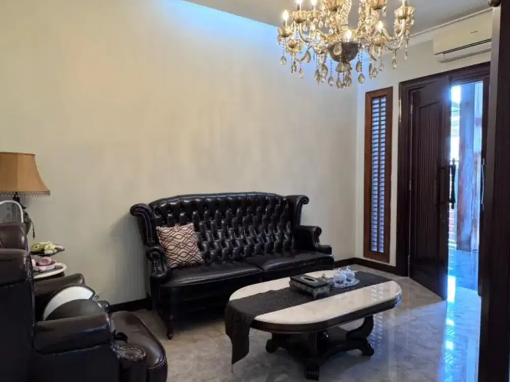 Dijual Rumah 2 Lt Siap Huni di TB Simatupang Jakarta Timur. Ada Privat Swimming Pool