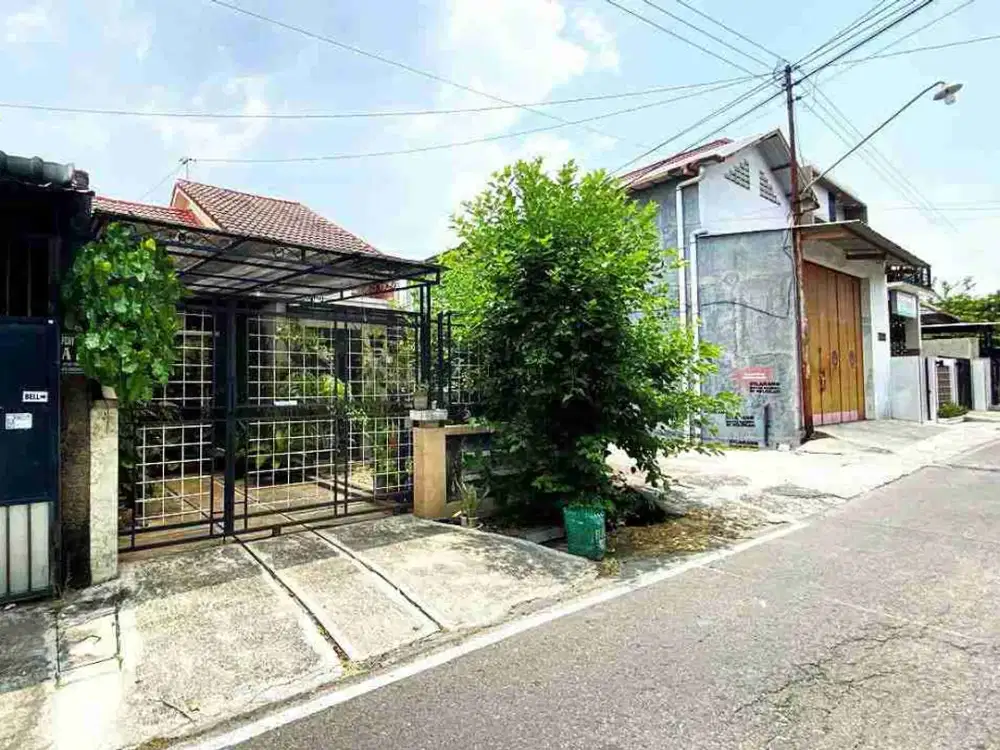 rumah cantik di perumahan peni Regency Mojosongo jebres solo