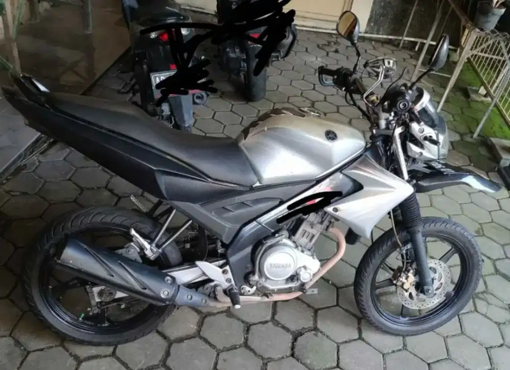 Old Vixion warna putih