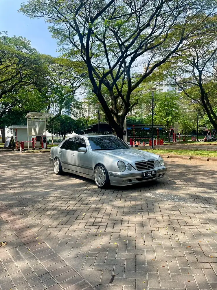 Mercedes-Benz E320 2000 Bensin