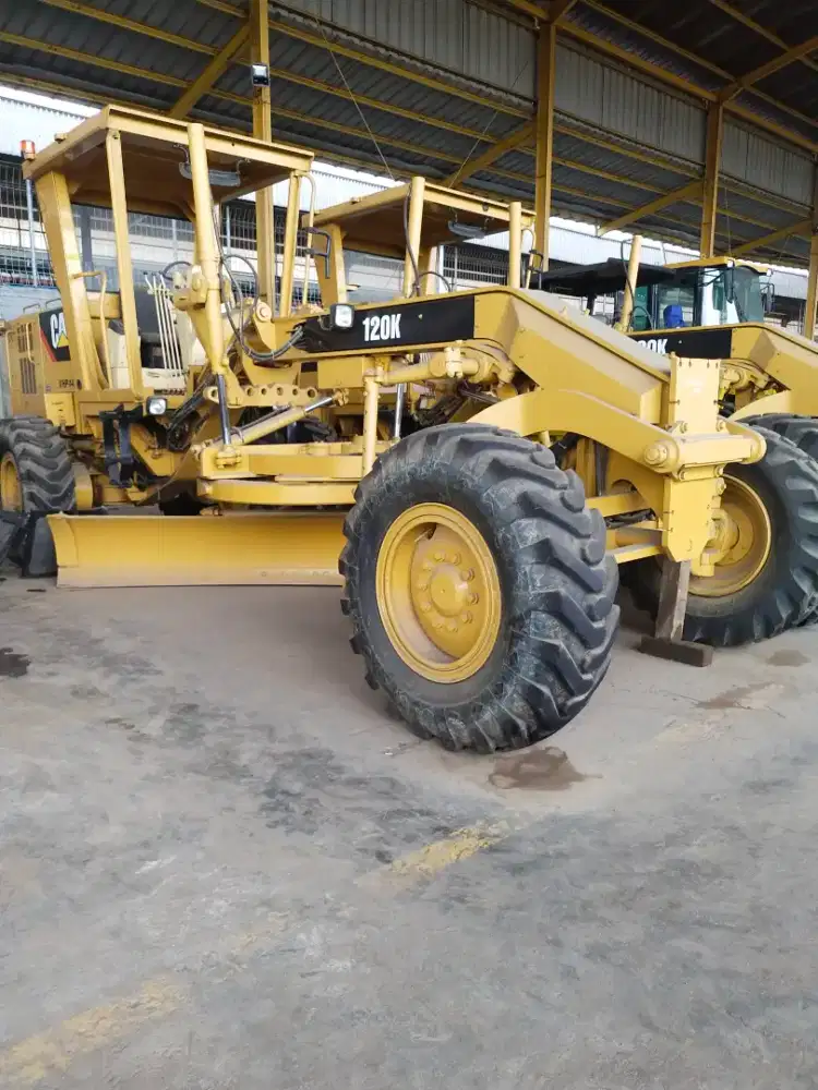 Motor Grader Caterpillar GD120K Tahun 2014