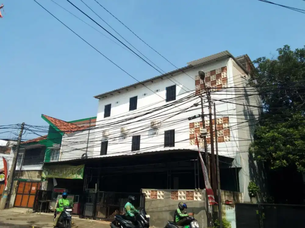 Z HOME – Kos Nyaman Dekat Stasiun Tanjung Barat