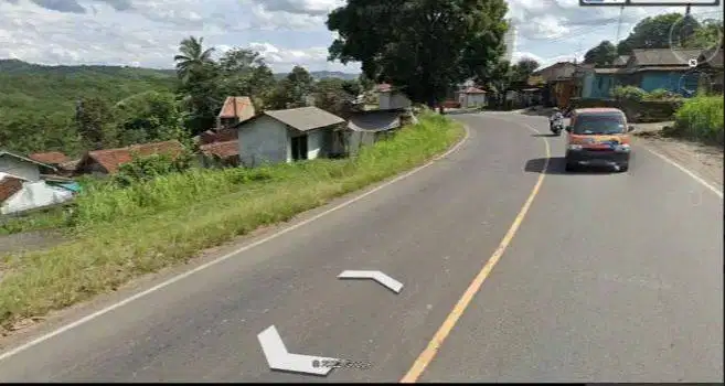 Tanah Dan Bangunan SHM 652 M2 Pinggir Jalan Cikalong Wetan