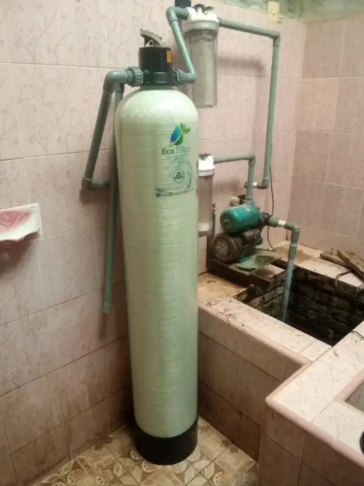 Filter air sumur yang berbau, bermihyak dan membuat keramik kuning