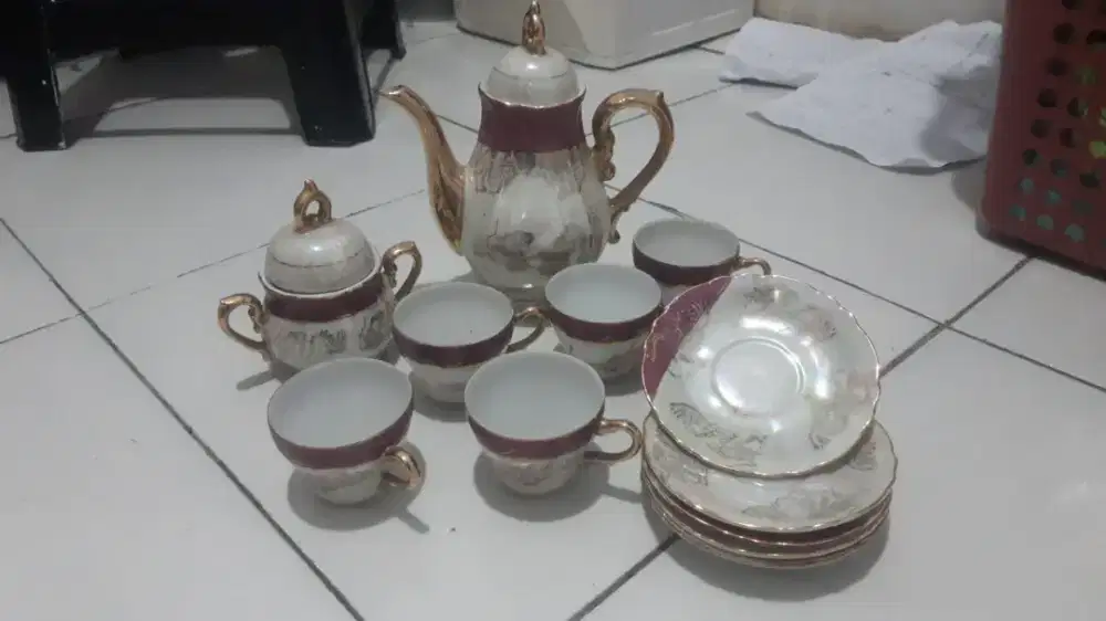 Satu set Cangkir antik