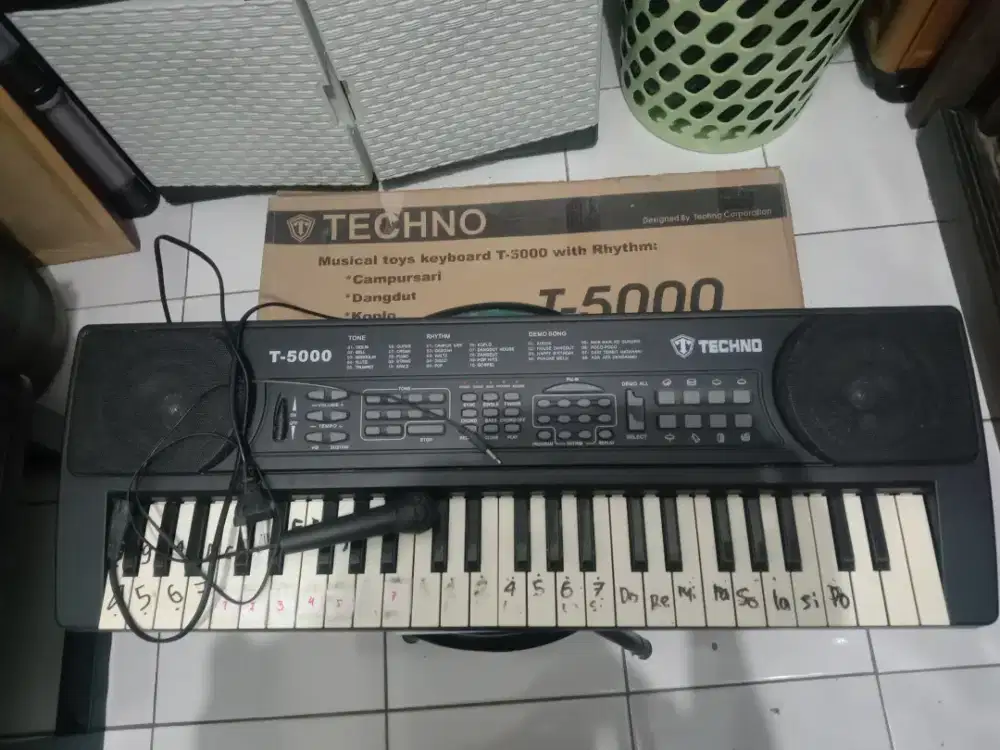 Keyboard alat musik second