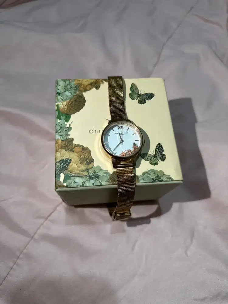 Jam Tangan warna Gold emas 3d Olivia Burton