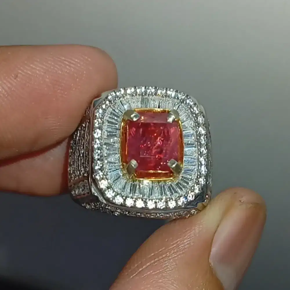 Batu RUBY Madagaskar No Heat 2.67 ct memo CGL