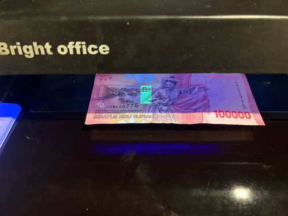 Alat Deteksi uang palsu