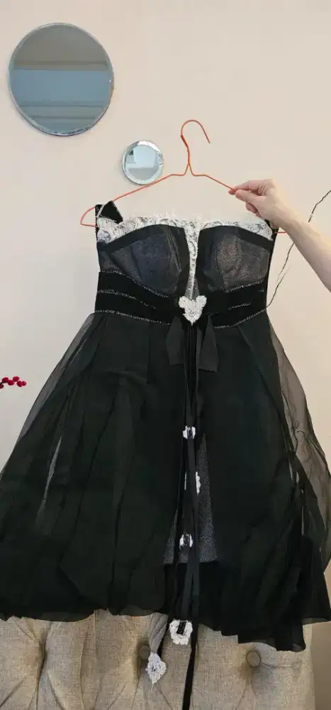 gaun pesta masih bagus