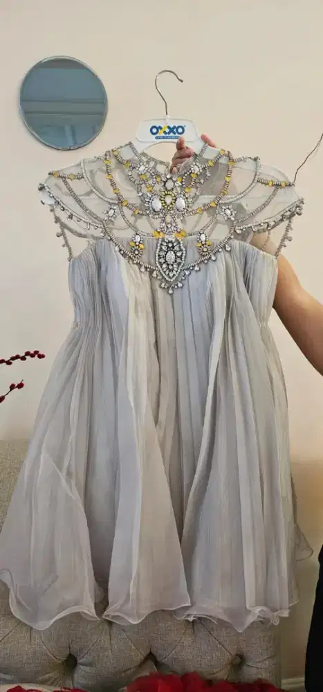 gaun pesta masih bagus