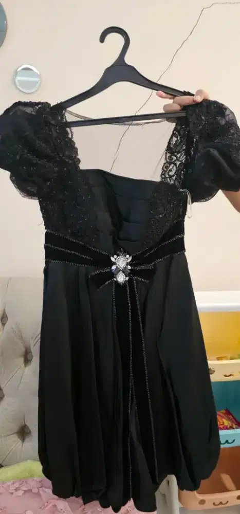 gaun pesta masih bagus