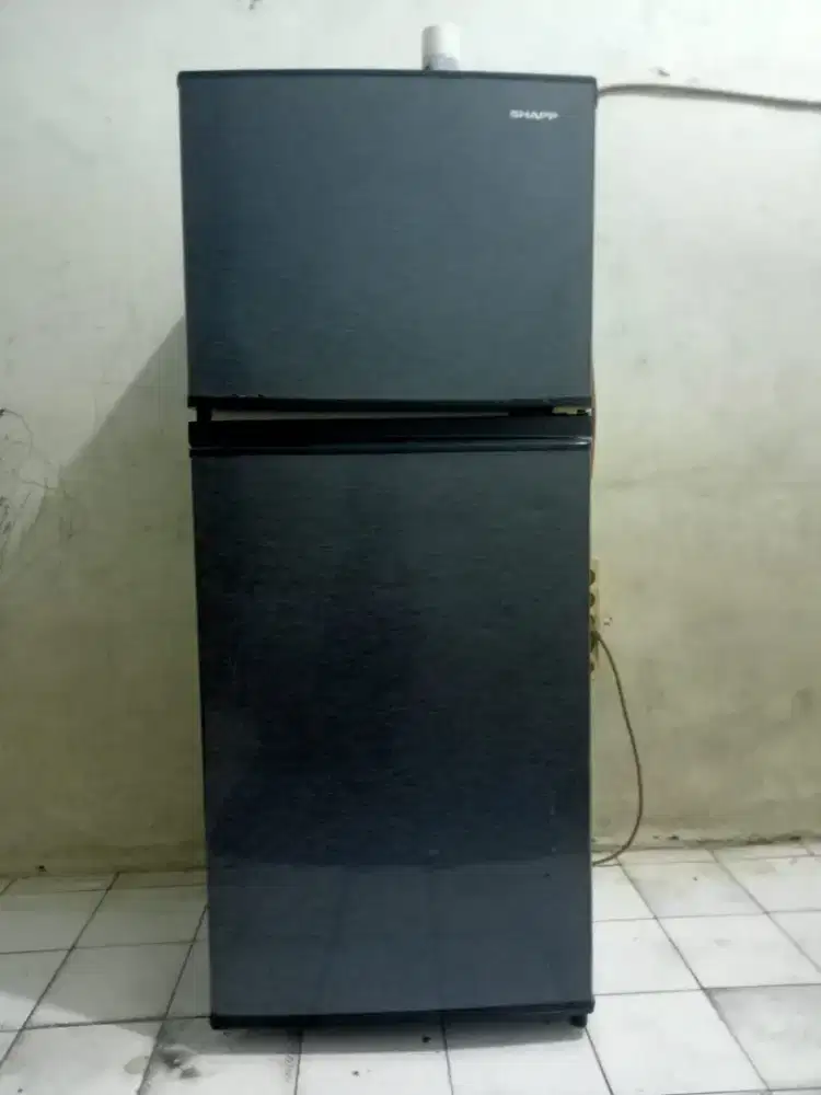 Kulkas 2 pintu merek SHARP