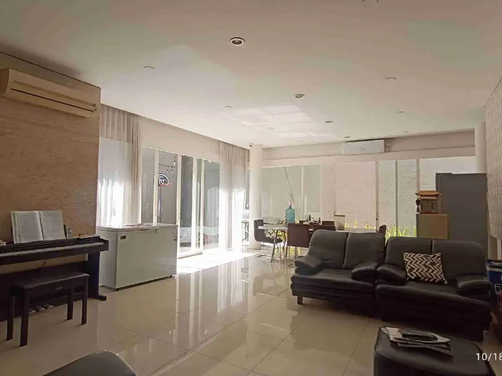 Rumah minimalis Dian Istana Homey Asri Parkiran Luas