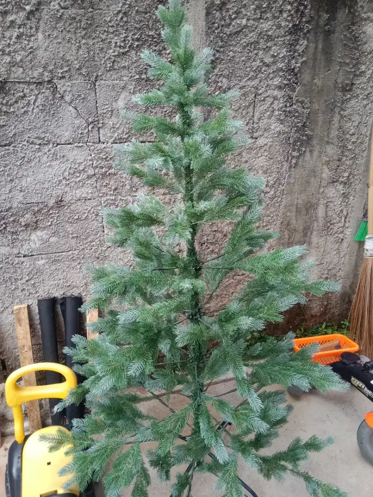 Pajangan pohon plastik