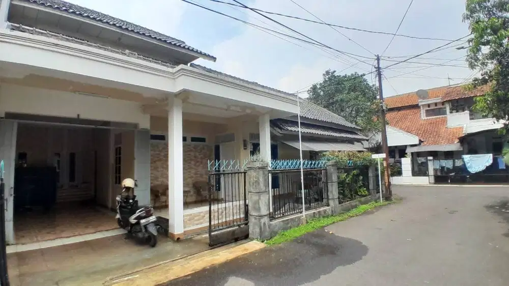 Turun Harga, BU! Rumah Bagus 2Lantai Siap Huni dlm Komp Margahayu Raya
