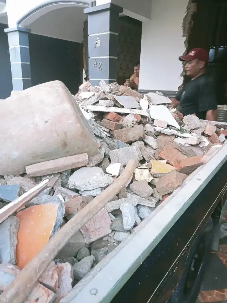 Jasa angkut puing/barang bekas