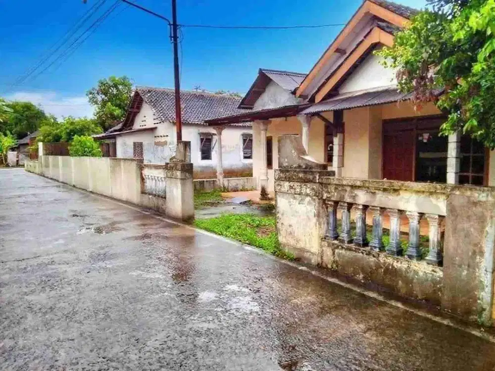 tanah strategis bonus bangunan lama luas 250m² di gedongan  colomadu