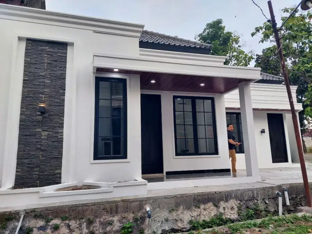 Rumah Classic Mewah Progress Finishing di Perum Dekat UNS