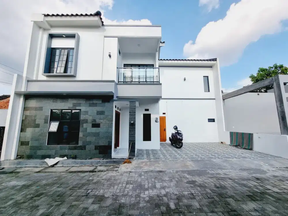 Rumah Mewah 2 Lt Gress  Di Town House Solo