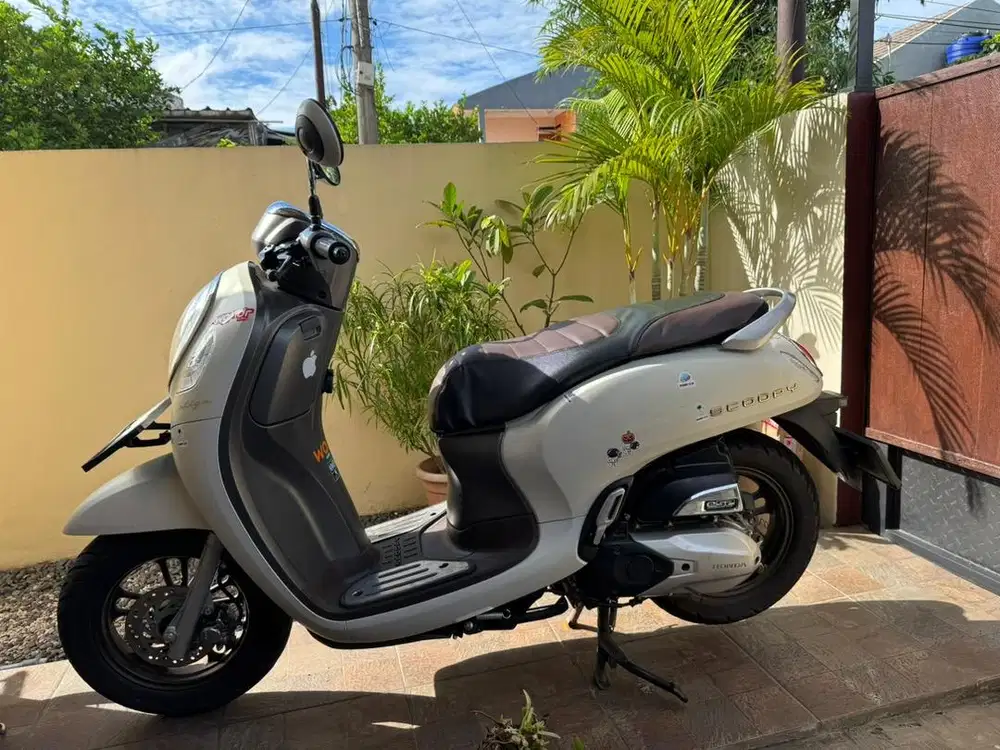 Scoopy Prestige White 2024 Istimewa